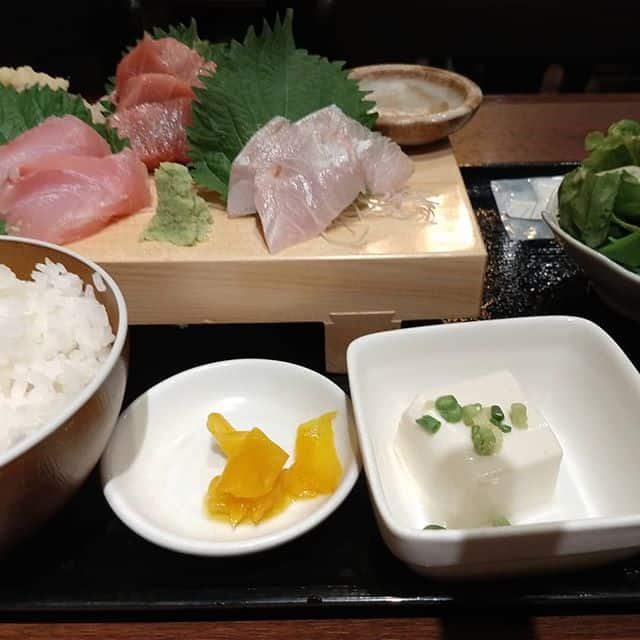 すし居酒屋まんげつにて