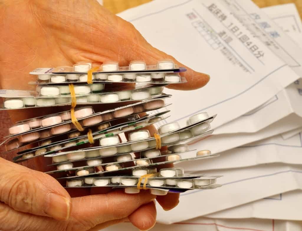 クレジットカードについてくる旅行保険があれば、自分で買う必要があるかないか？